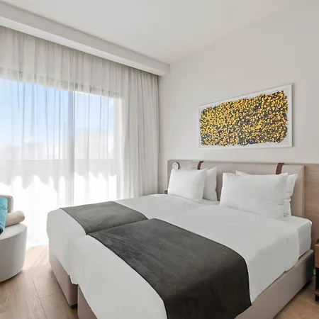 Mercure Finikoudes 3* Larnaca