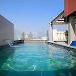 Mercure Finikoudes Otel Larnaca