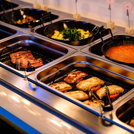 Mercure Finikoudes 3* Larnaca