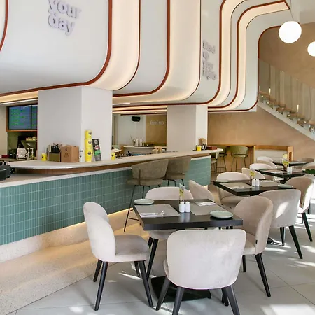 Mercure 3* لارنكا