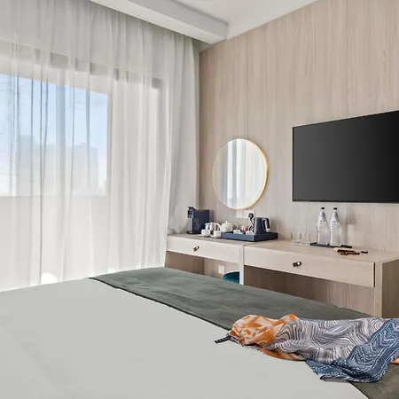 Hotel Mercure Finikoudes 3*