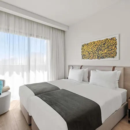 Mercure Finikoudes Отель Ларнака