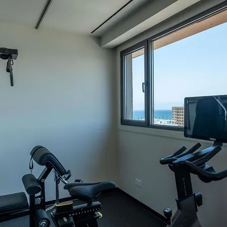 Отель Mercure Finikoudes Ларнака