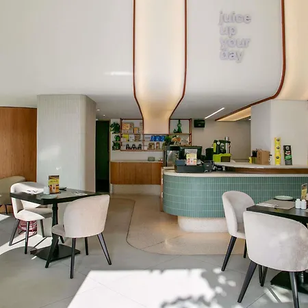 Mercure Finikoudes 3* Ларнака