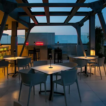 Mercure Finikoudes Отель Ларнака