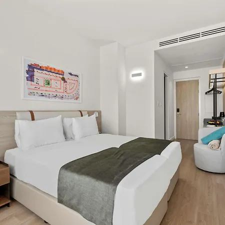 Mercure Finikoudes 3* Larnaca