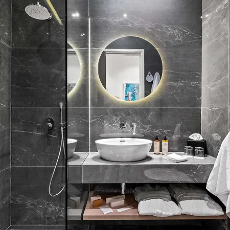 Mercure Finikoudes 3* Larnaca