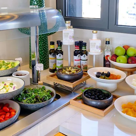 Hotel Mercure Finikoudes 3*