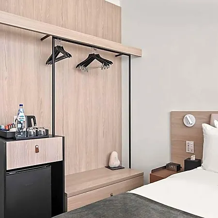 Mercure Finikoudes 3* Λάρνακα