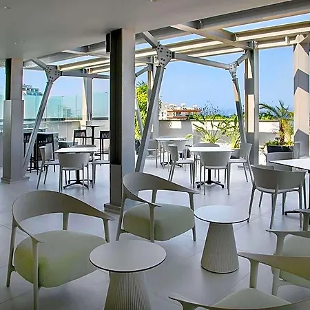 Mercure Finikoudes 3* Λάρνακα