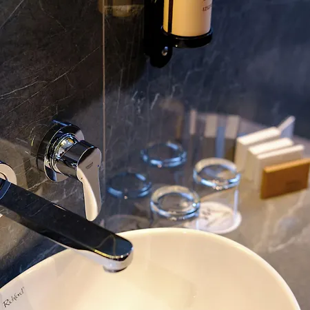 Mercure Finikoudes 3* Larnaca