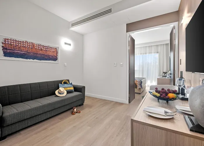 Mercure Finikoudes Otel