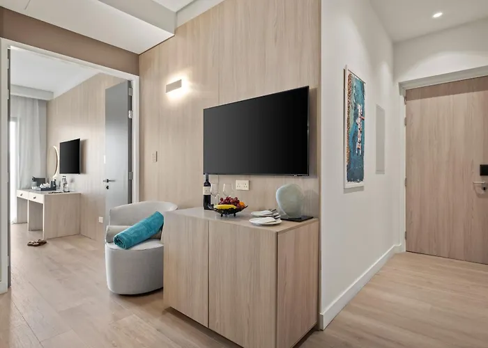 Mercure Finikoudes Ларнака