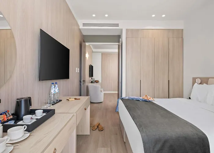 Otel Mercure Finikoudes 3*