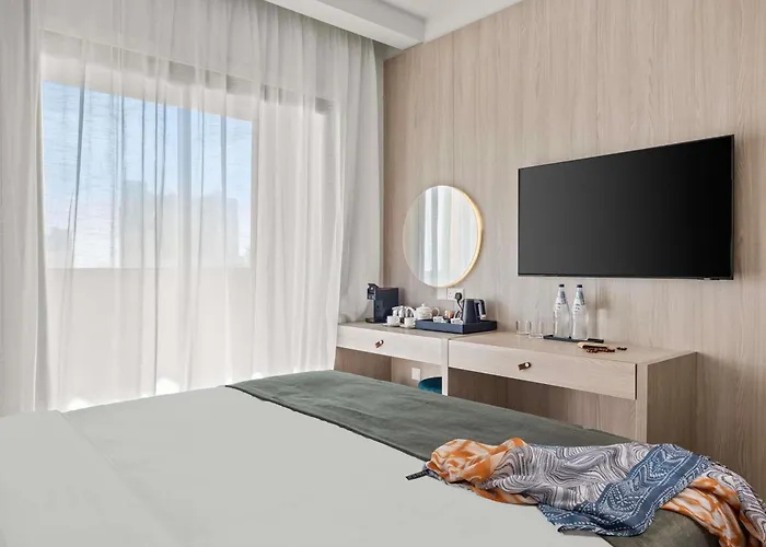 Otel Mercure Finikoudes 3*