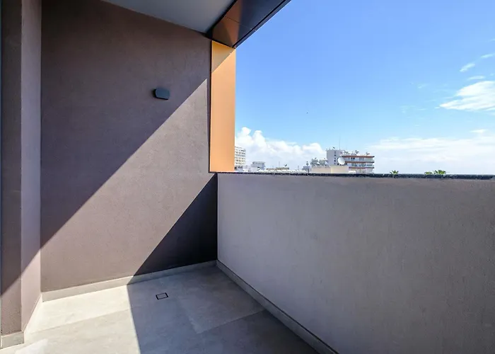 Mercure Finikoudes 3* Larnaca