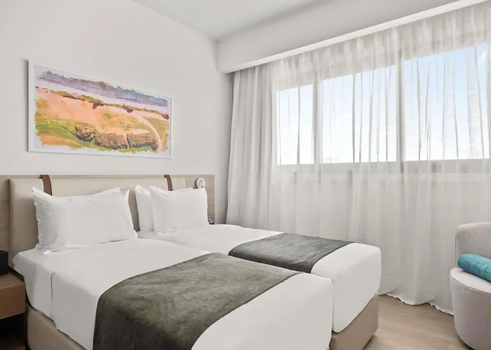 Mercure Finikoudes 3*