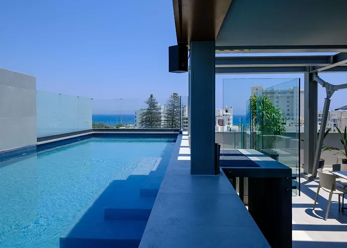 Mercure Finikoudes 3* Ларнака