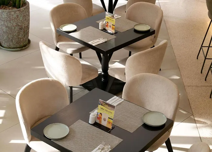 Готель Mercure Finikoudes 3*