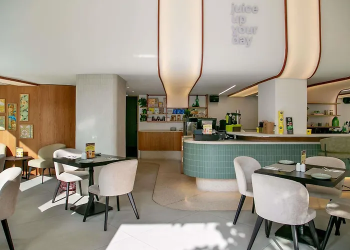 Mercure Finikoudes 3* Ларнака