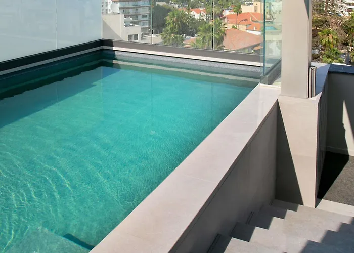 Mercure Finikoudes 3* Larnaca