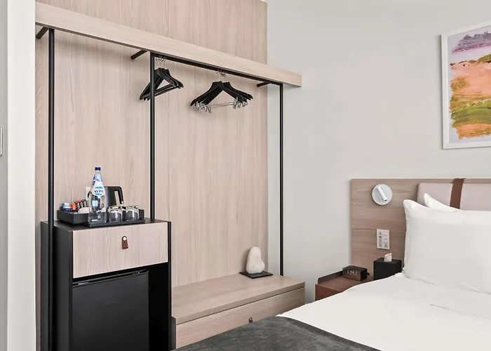 Mercure Finikoudes 3* 拉纳卡